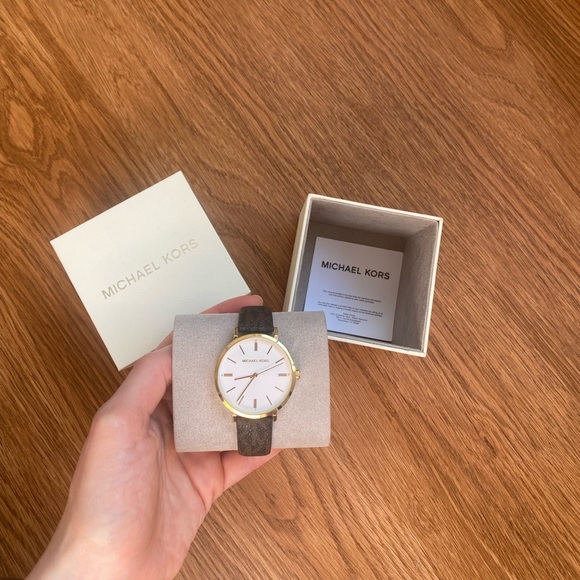 Michael Kors Watch - Picture 2 of 3